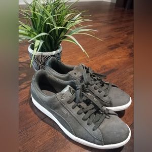 Puma vikky green suede sneakers   Wm size 7.5